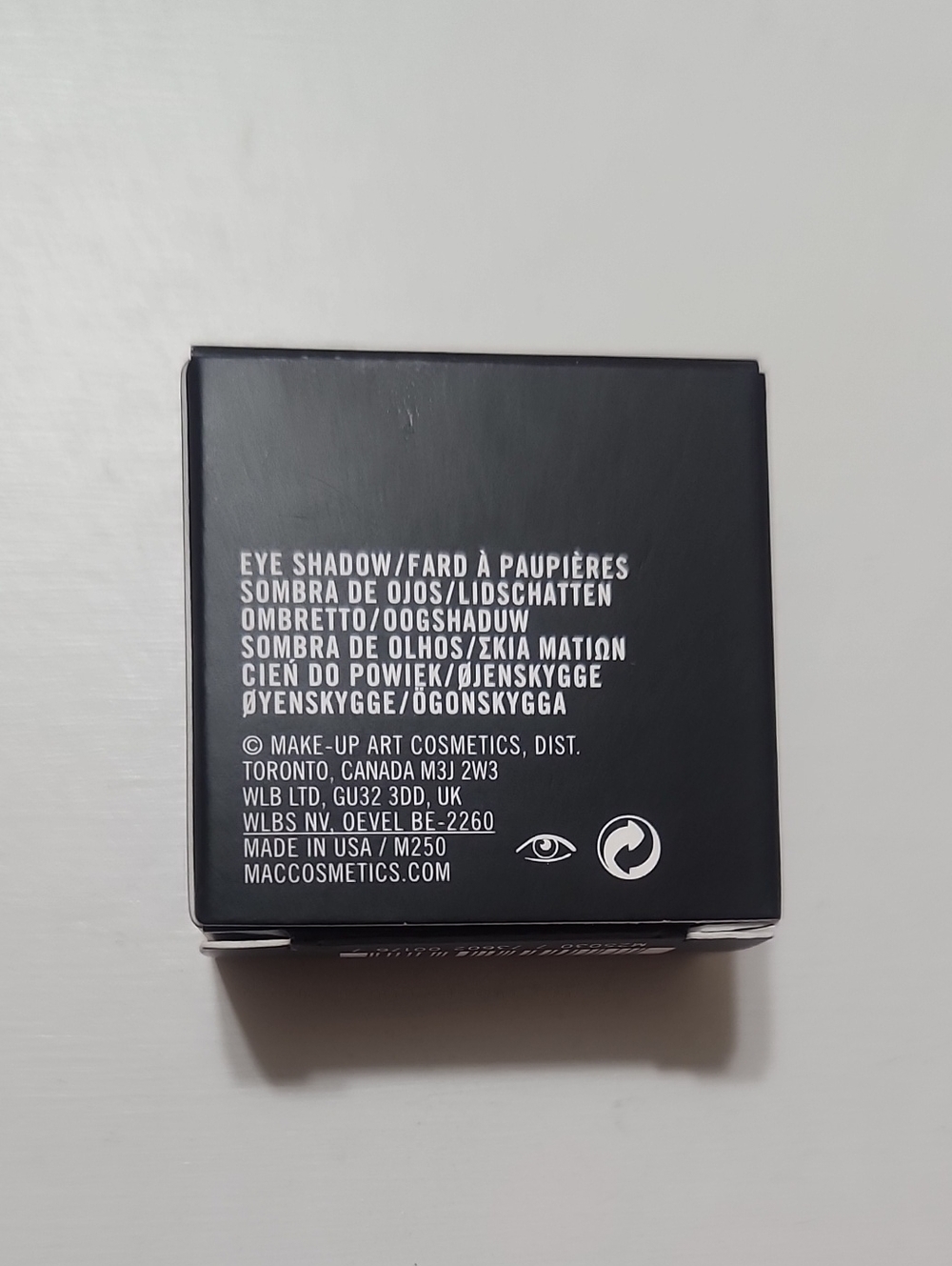 MAC Sketch Velvet Eye Shadow - Picture 7 of 8